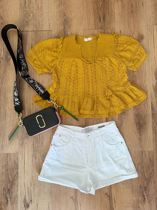 Pantaloni scurți denim alb și bluză dantelă Mango