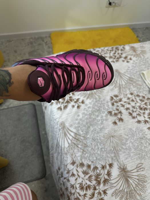 Adidasi nike TN