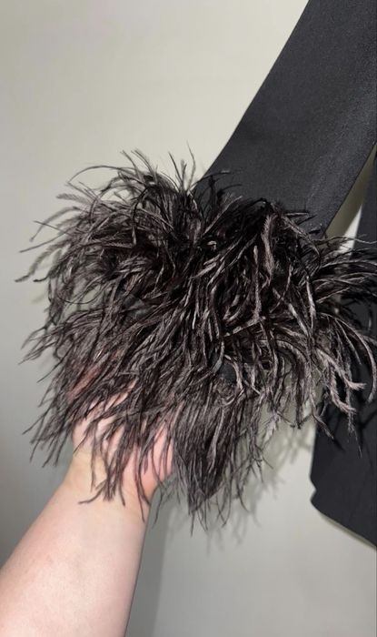 Черный пиджак Zara с перьями (блейзер)