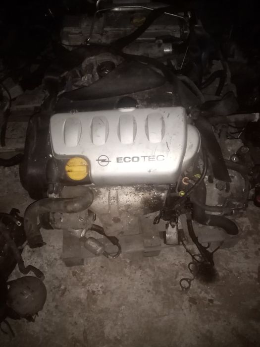 Капот Opel Зафира из Германии