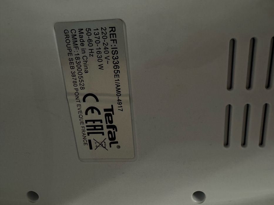 Отпариватель для одежды Tefal IS3365E1