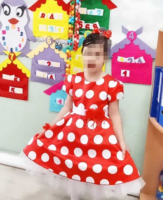 Продам платье на девочку в горошек