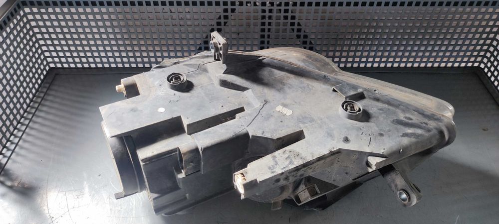 Far dreapta volkswagen vw passat b6 sedan usor matuit