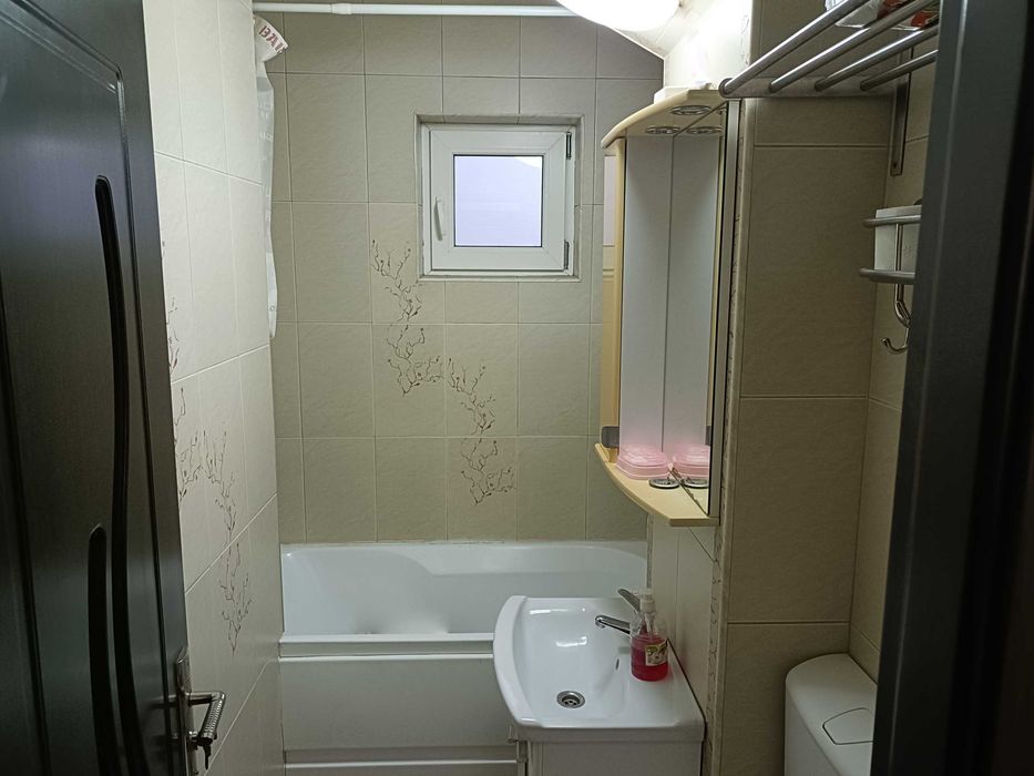 Inchiriez apartament 3 camere