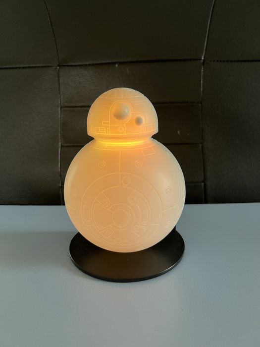 Лампа с формата на BB-8 от Междузвездни войни
