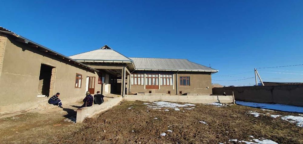 Uy sotiladi yangi qurulgan