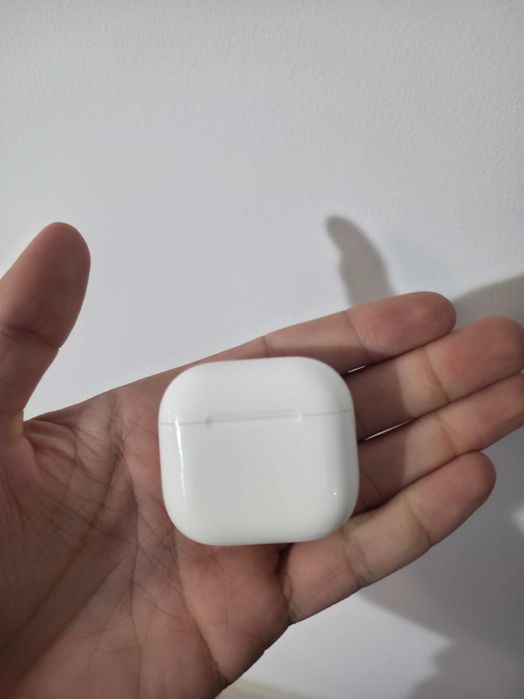 Apple AirPods 4 - Impecabile