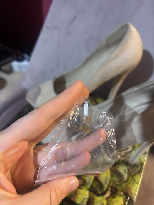 Високи токчета бежови