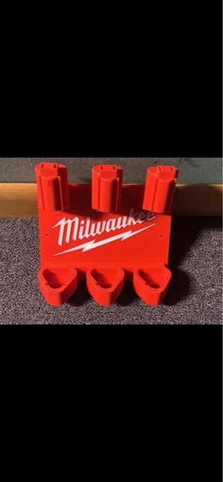 Organizator suport pentru perete Milwaukee M18 sau M12 -8 acumulatori plus doua incarcatoare