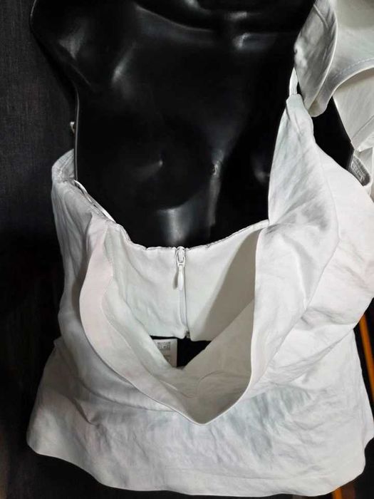 TOP VOLUMINOS ZARA  Alb Top cu decolteu asimetric. Baretă supradimensionată  Alb ecru Fibră metalică