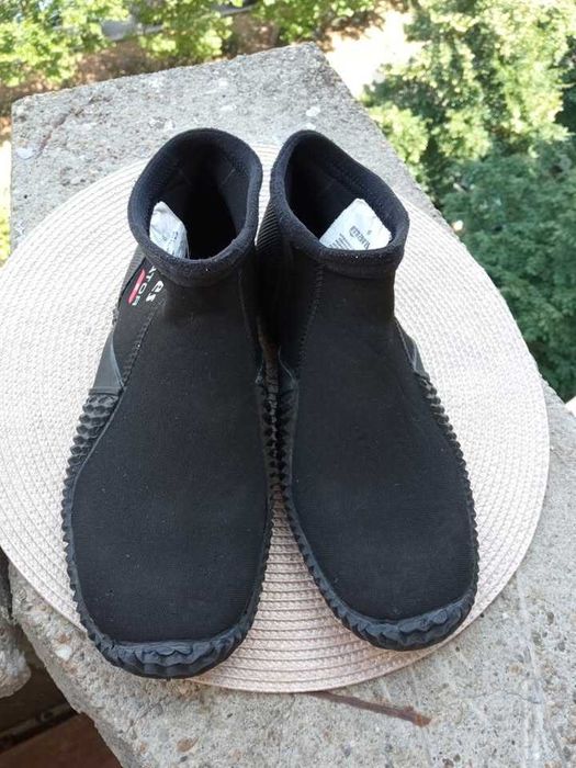 Pantofii scufundari noi Mares Equator, mar 39.5 (25 cm) made in Italy.