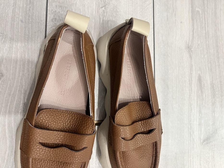 Кроссовки женская