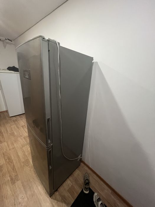 Продам-LG холодильник “