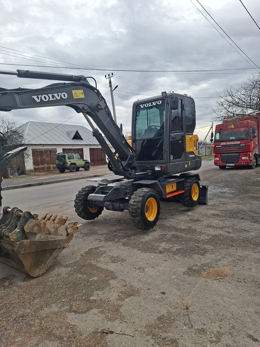 Продаётся экскаватор