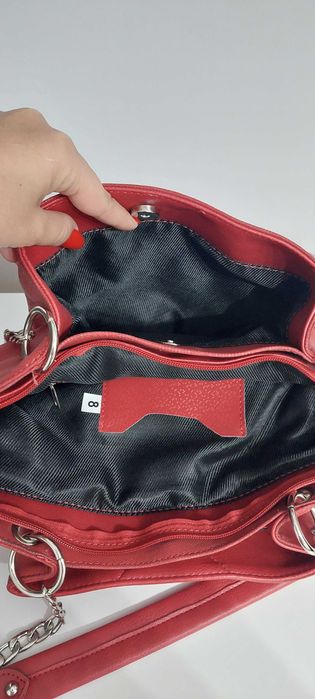 Чанта в тъмно червено