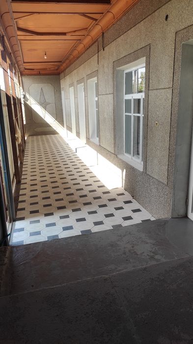 Квартира бор. Катта йул юзида.