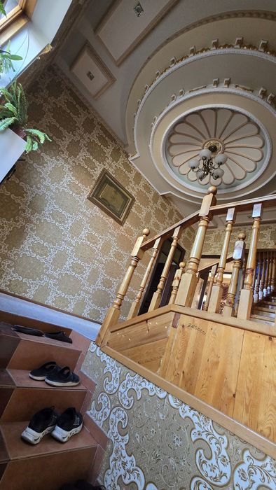 Nazarbek pochtada 3 sotixli uy sotiladi arintir non zavod