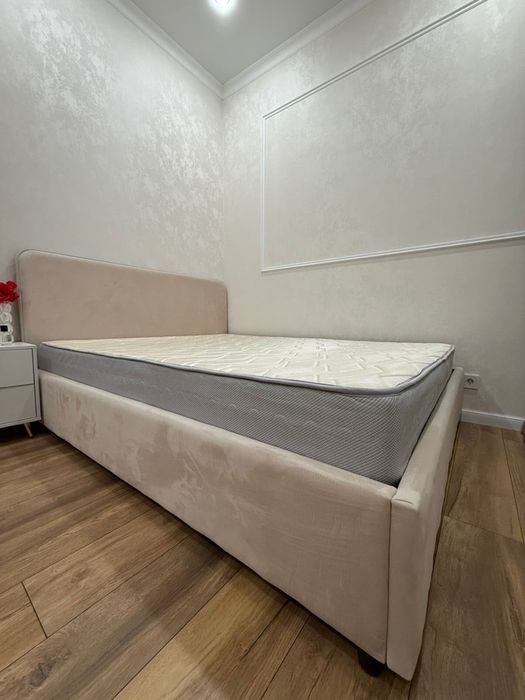 Кровать двуспальная