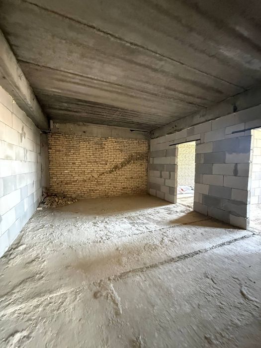 3 хонали 135 квадратли катта квартира сотилади