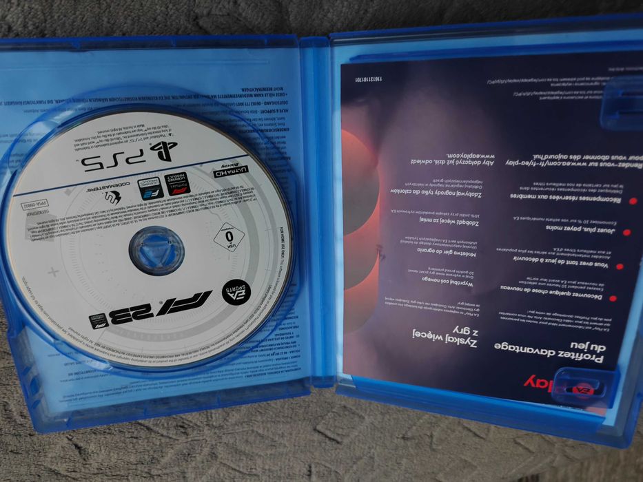 Продавам F1 23 PS5