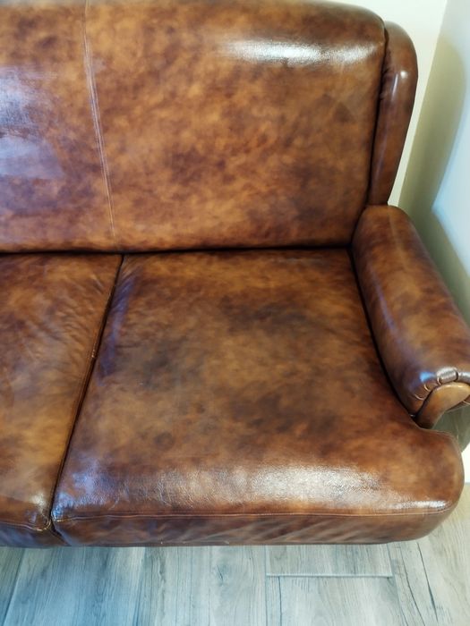 Висококачествен кожен диван