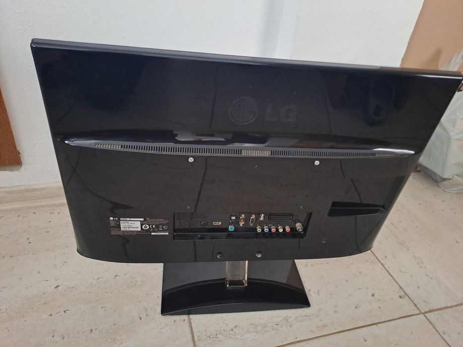 TV  LG diagonala 70cm.