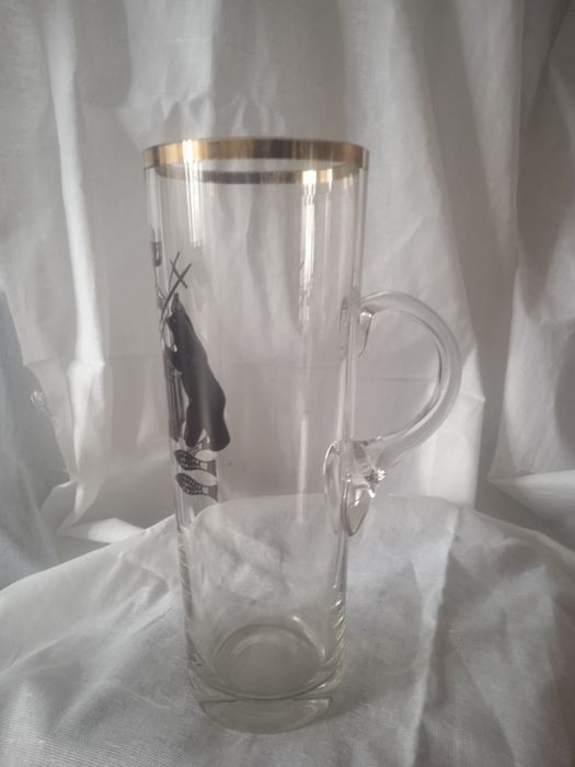 Пивная стеклянная кружка.