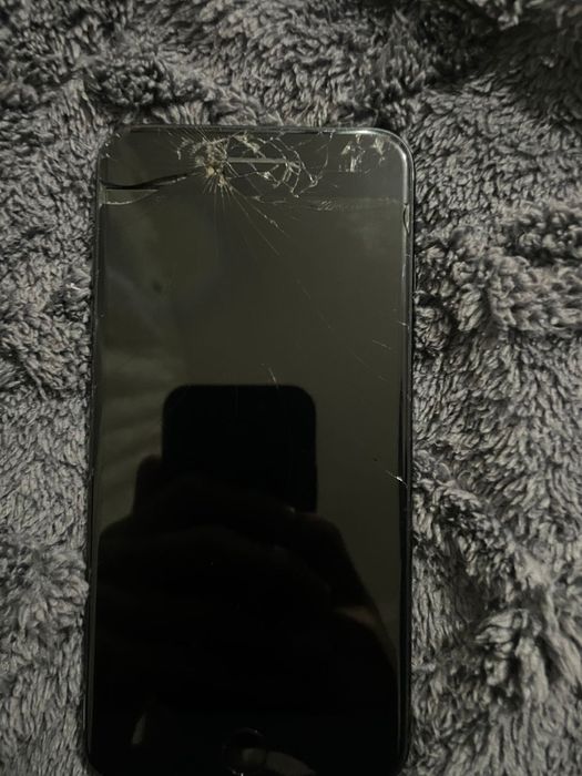 Продам айфон 7+ в хорошем состоянии