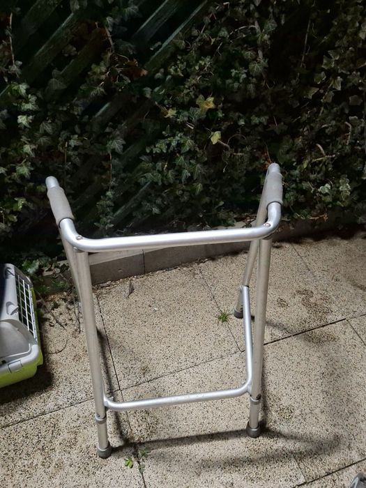 Ghiozdan,cușcă si litiera pisica