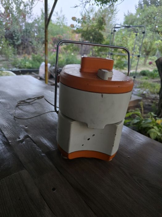 Соковыжималка электрическая