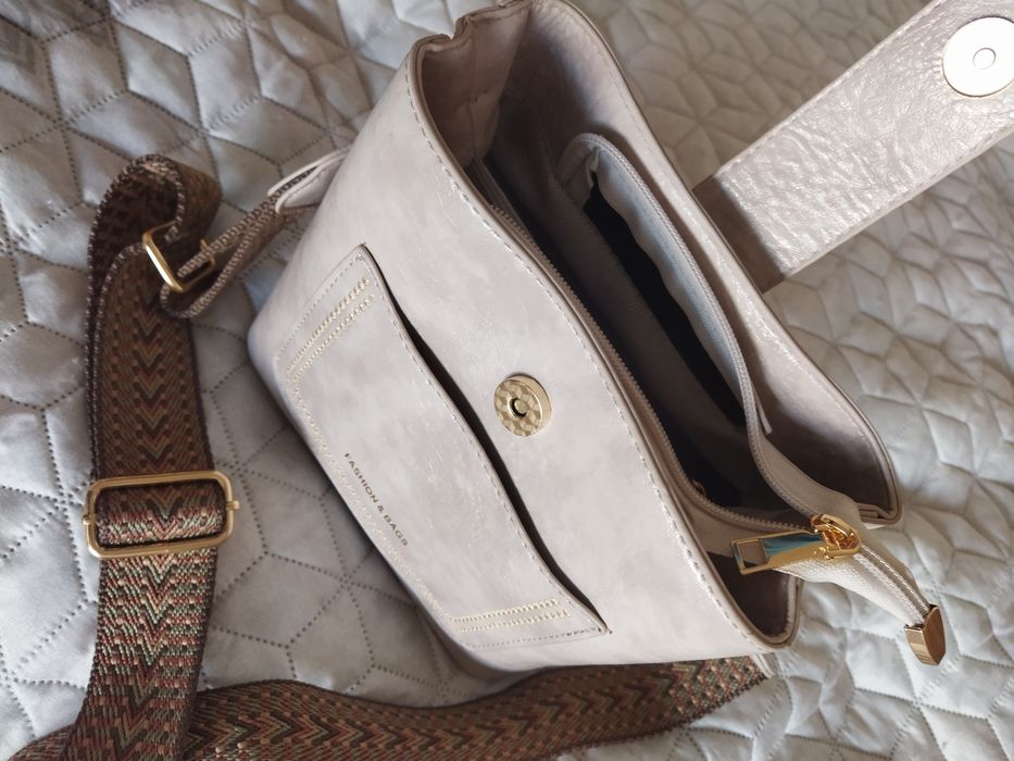 Дамска чанта - малка.