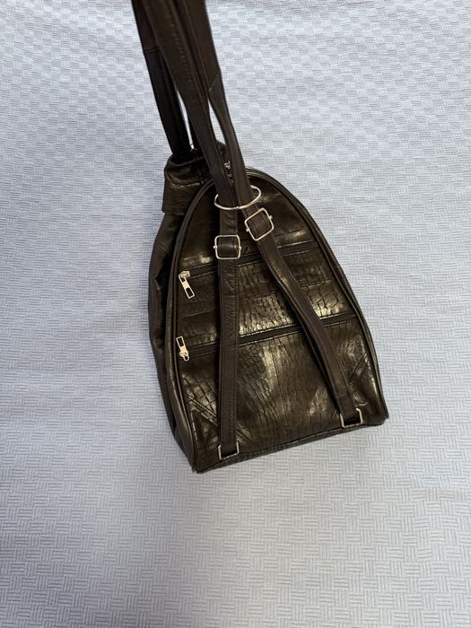 Черна кожена раница