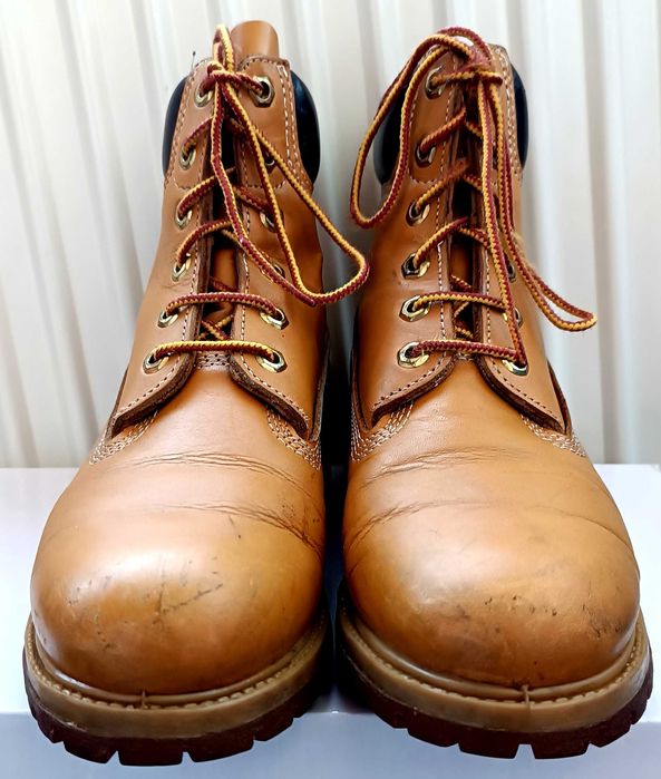 Bocanci damă impermeabili marca ,,TIMBERLAND,, măr. 38 din piele nabuc