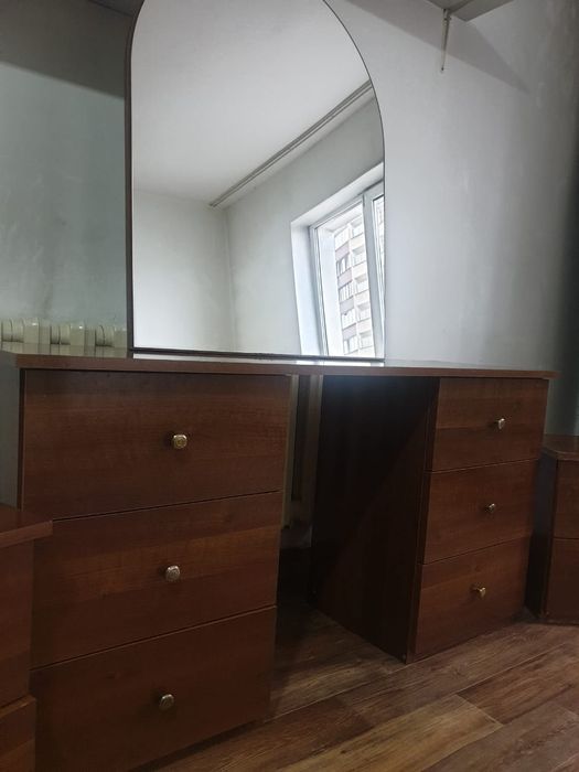 Продам спальный гарнитур