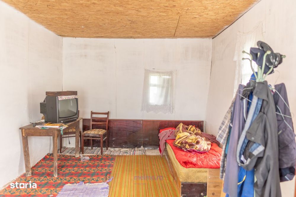 Casa din chirpici, bucatarie de vara si 1.34 ha de teren, Ardeoani
