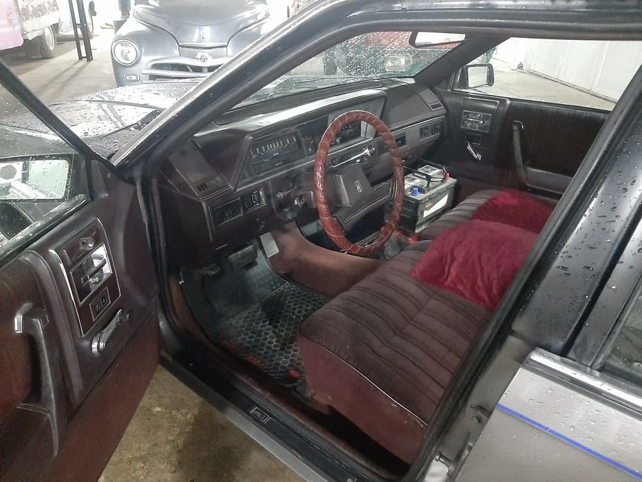 Американский автомобил.