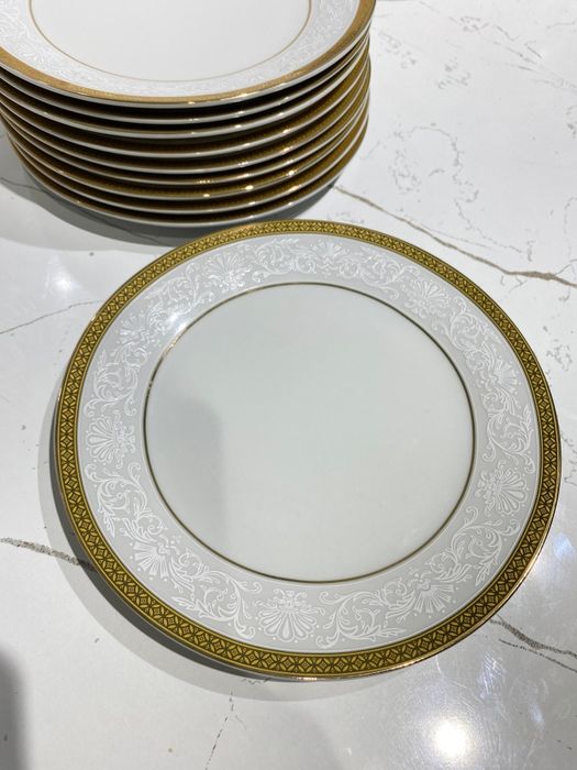 Столовые предметы, тарелки, супница