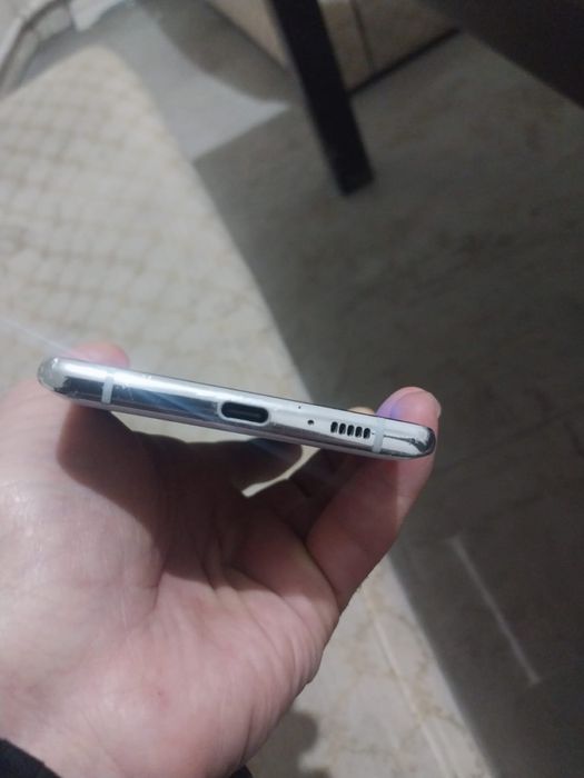 Продается телефон