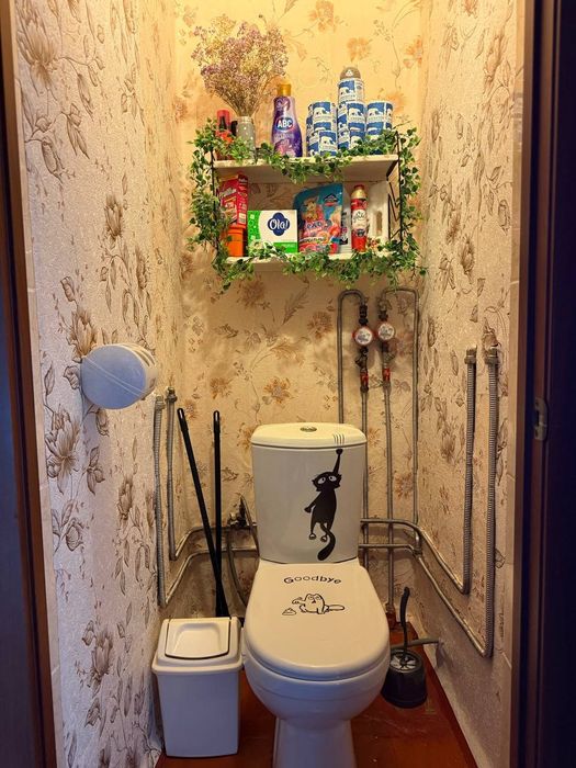 Продам двух-комнатную в р-не ДКМ