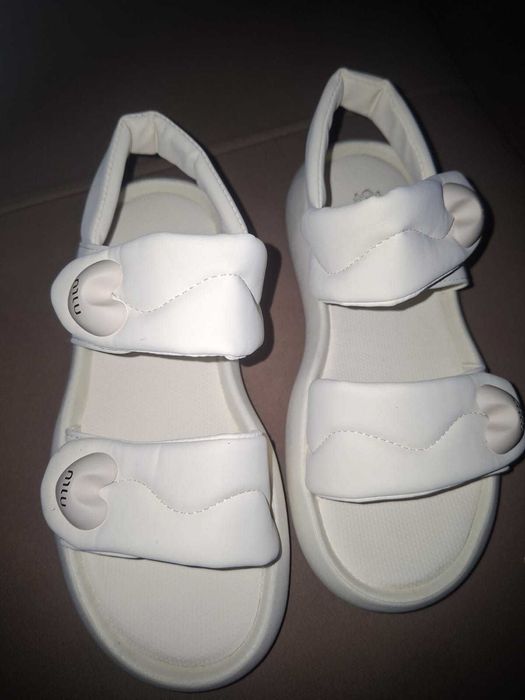 Продам сандали на девочку