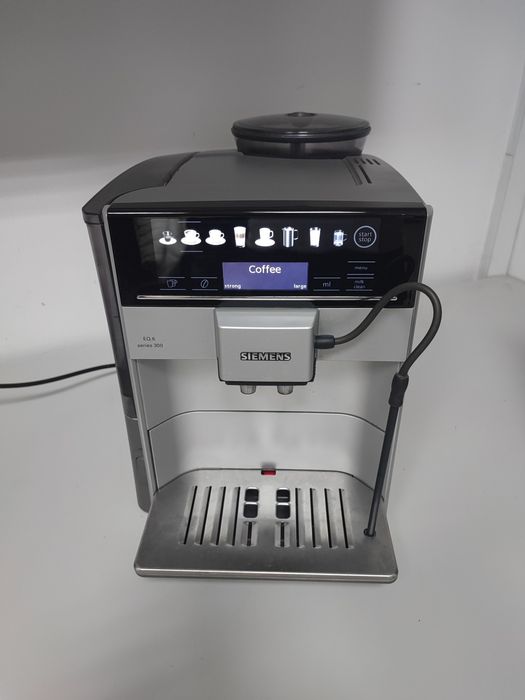 Espresor Siemens EQ6 seria 300 cu dispozitiv spumare lapte