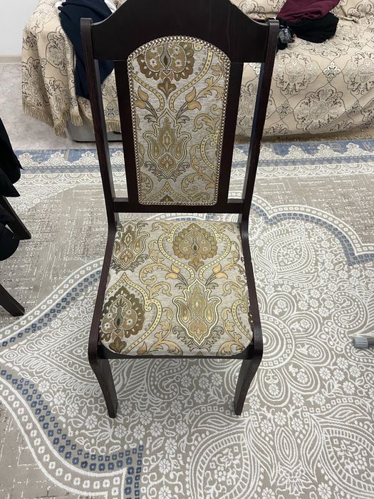 Стол со стульями