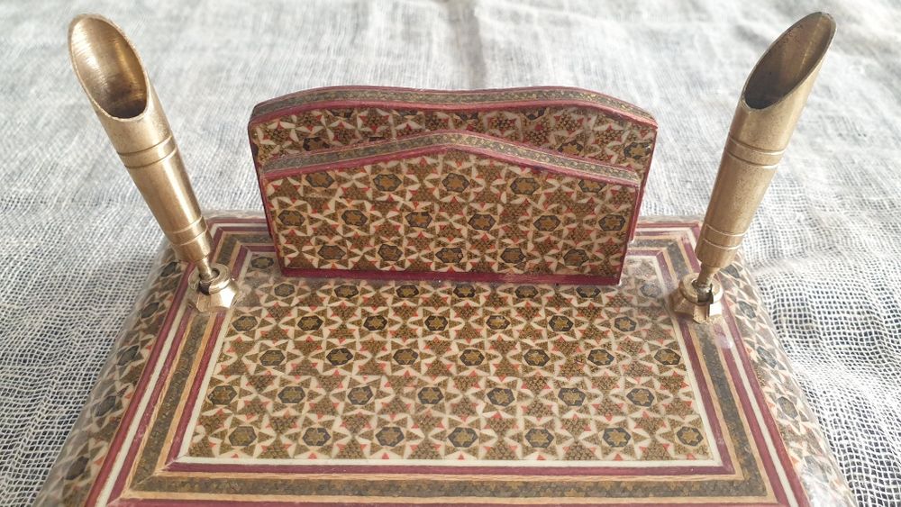 Писалищен комплект от екзотична дървесина и месинг и финна интарзия