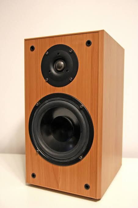Продам калонки для домашнего кинотеатра  комплект из 5 шт sven hp 514t