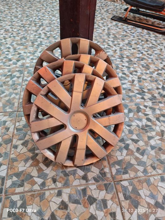 Гуми с джанти и тасове