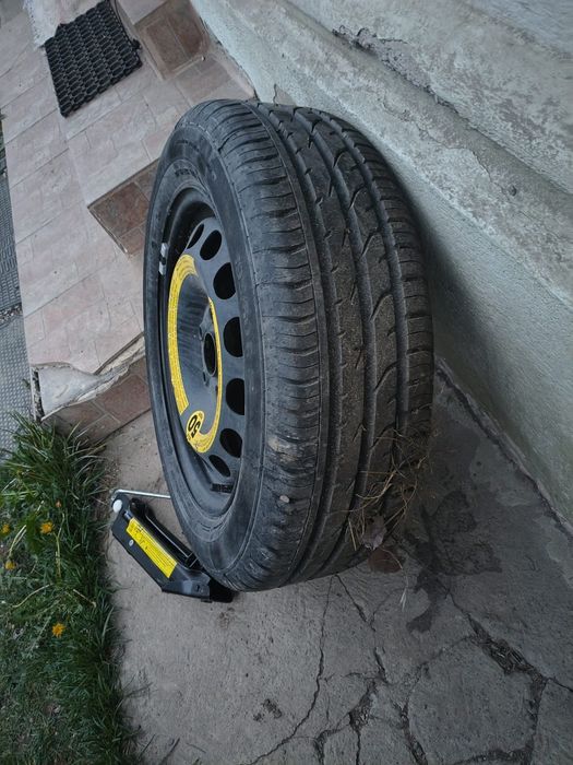 Tăvița portbagaj Skoda yeti ,roată de rezervă continental și cric .