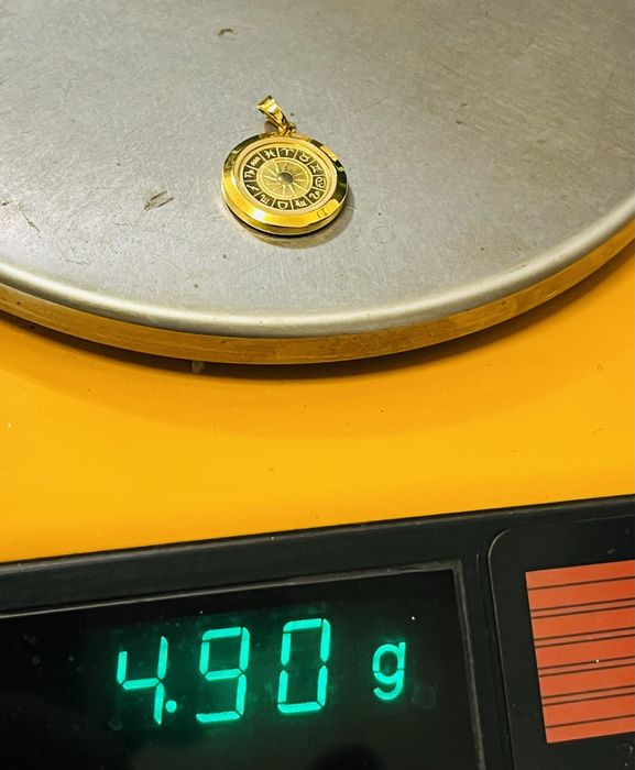 златна висулка зодя стрелец от чисто злато