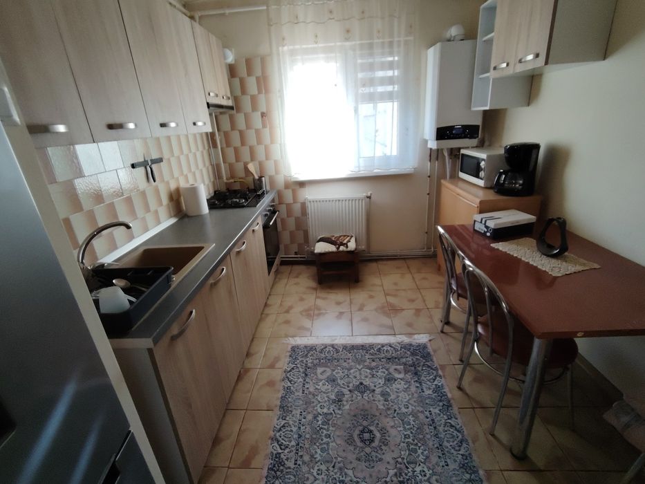 dau in chirie apartament cu 2 camere + parcare acoperita