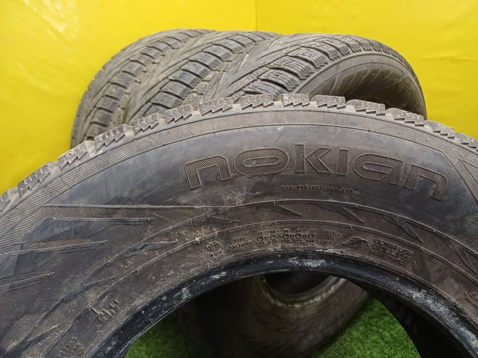 Шины 245/70 R16 Nokian комплект.