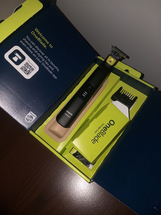 Vând Philips one blade nou